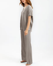 V-neck loose top + pleated wide-leg pants two-piece set