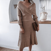 Casual pleated skirt with bright silk knit two-piece set