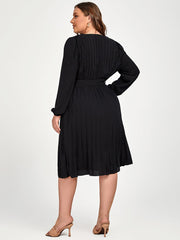 Plus Black Pleated Pocket Solid Tie Midi Dress