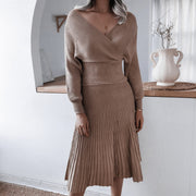 Casual pleated skirt with bright silk knit two-piece set