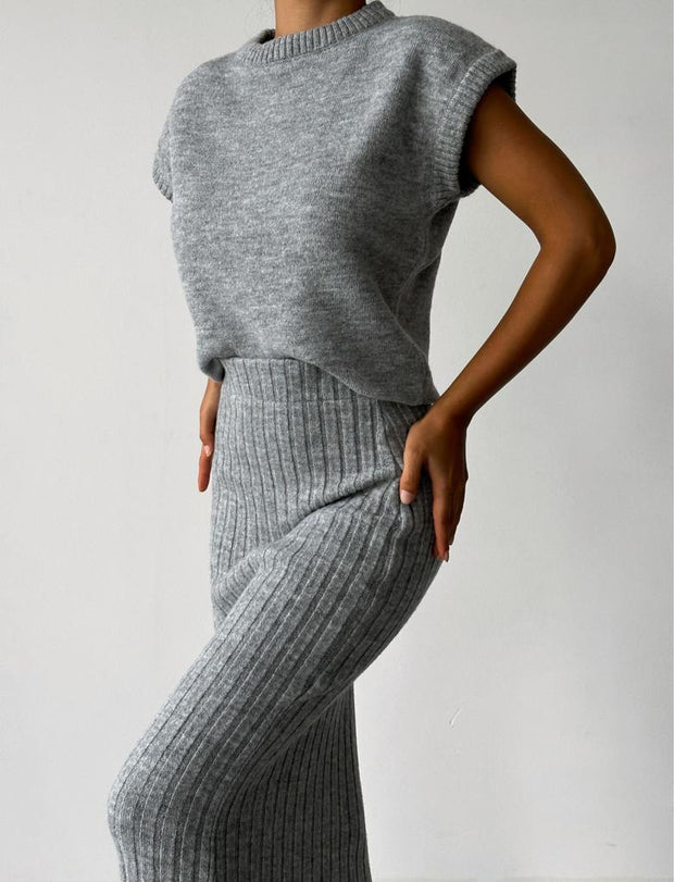 Sleeveless vest + knitted skirt two-piece set