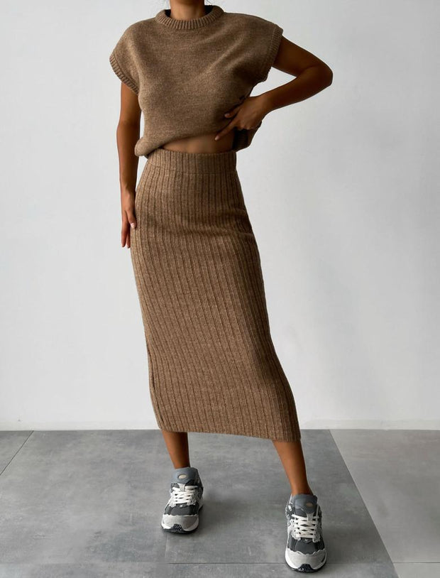 Sleeveless vest + knitted skirt two-piece set